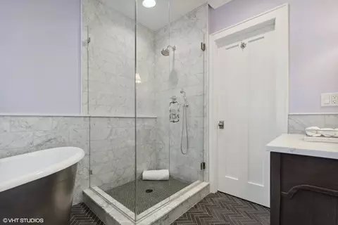 Bath - 1045 Pine St, Winnetka, IL 60093 photo 4 of 7