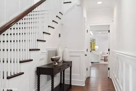 Entry Way - 1045 Pine St, Winnetka, IL 60093 photo 3 of 6