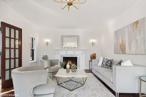 Living - 1045 Pine St, Winnetka, IL 60093 photo 4 of 9