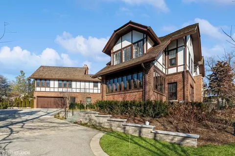 Exterior - 1045 Pine St, Winnetka, IL 60093 photo 5 of 13