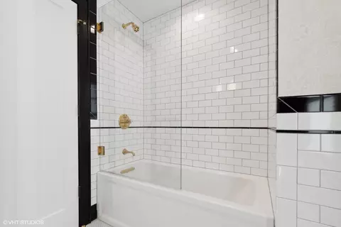 Bath - 1045 Pine St, Winnetka, IL 60093 photo 2 of 7
