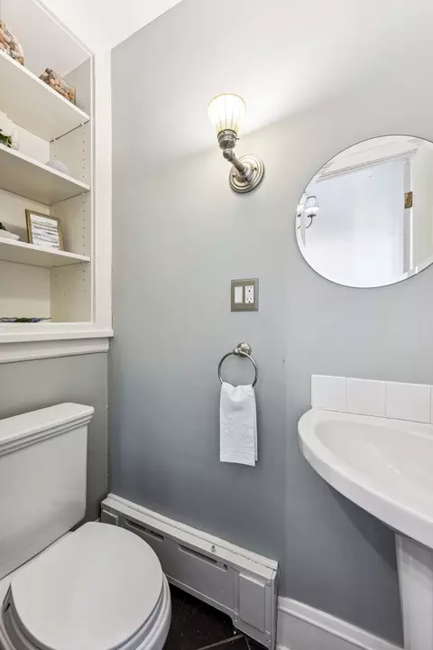 Bath - 516 Meadow Rd, Winnetka, IL 60093 photo 3 of 4