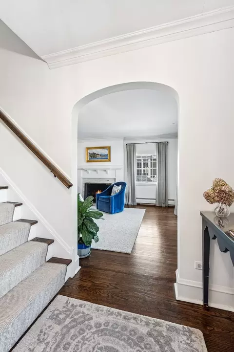 Entry Way - 516 Meadow Rd, Winnetka, IL 60093 photo 2 of 2