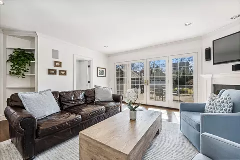 Living - 516 Meadow Rd, Winnetka, IL 60093 photo 4 of 5