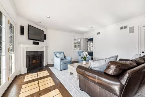 Living - 516 Meadow Rd, Winnetka, IL 60093 photo 5 of 5