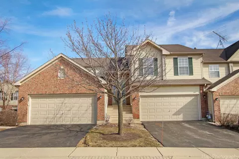 402 Whitaker Trl #402, Mchenry, IL 60050