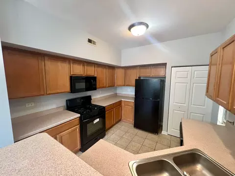 2328 Georgetown Cir, Aurora, IL 60503 photo 6