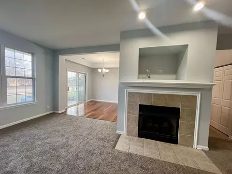 2328 Georgetown Cir, Aurora, IL 60503 photo 2