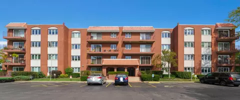 2066 Saint Johns Ave #206, Highland Park, IL 60035