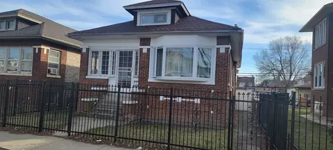 5449 W Crystal St, Chicago, IL 60651