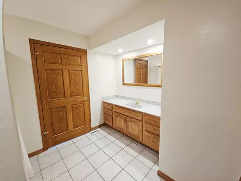 Bath - 708 Milnes Dr #0, Morrison, IL 61270 photo 3 of 7