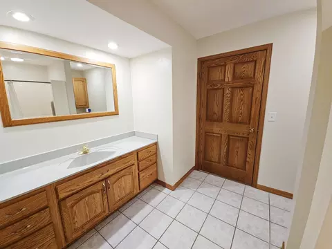 Bath - 708 Milnes Dr #0, Morrison, IL 61270 photo 4 of 7