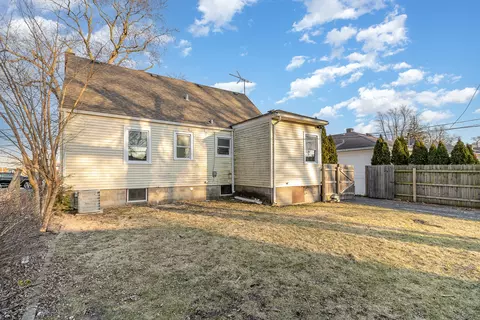Exterior - 18524 Chicago Ave, Lansing, IL 60438 photo 5 of 6