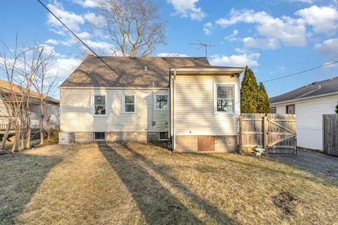 Exterior - 18524 Chicago Ave, Lansing, IL 60438 photo 4 of 6