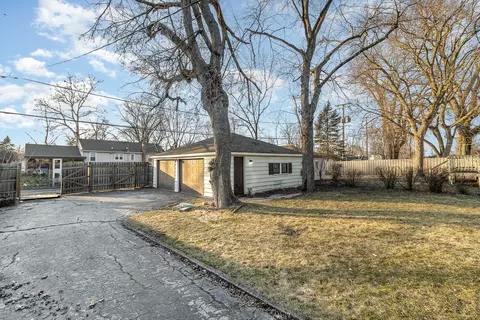 Exterior - 18524 Chicago Ave, Lansing, IL 60438 photo 6 of 6