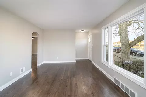 Living - 18524 Chicago Ave, Lansing, IL 60438 photo 1 of 2