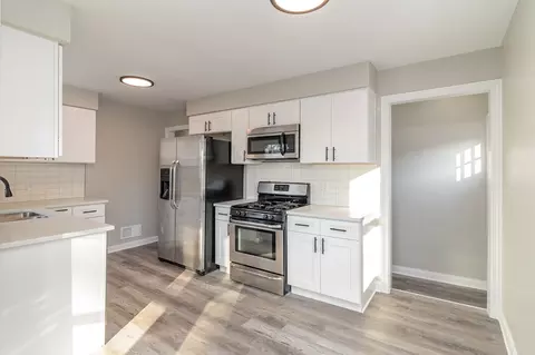 Kitchen - 18524 Chicago Ave, Lansing, IL 60438 photo 3 of 3