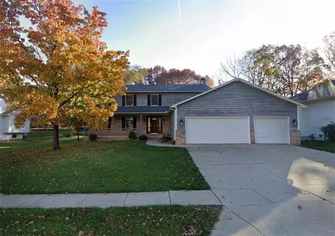906 S Cedar Hill Dr, Decatur, IL 62521
