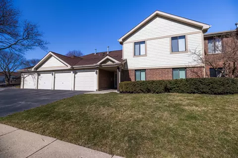 886 E Coach Rd #2, Palatine, IL 60074