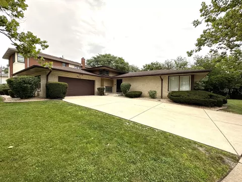 665 S Cedar Ave, Elmhurst, IL 60126