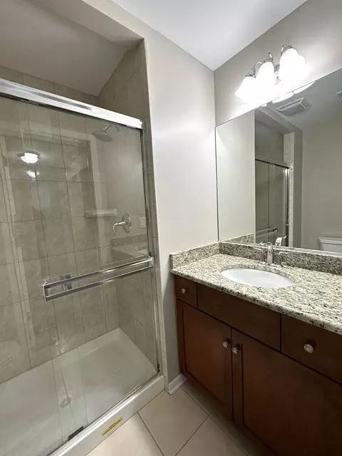 Bath - 665 S Cedar Ave, Elmhurst, IL 60126 photo 8 of 8