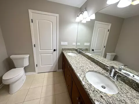 Bath - 665 S Cedar Ave, Elmhurst, IL 60126 photo 4 of 8