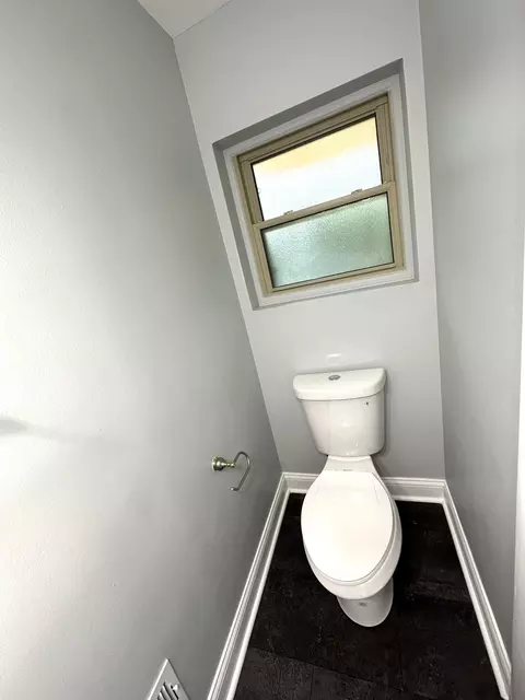 Bath - 665 S Cedar Ave, Elmhurst, IL 60126 photo 2 of 8
