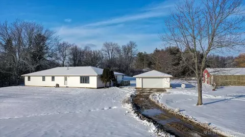 Exterior - 18802 Mcguire Rd, Harvard, IL 60033 photo 2 of 7