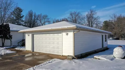Exterior - 18802 Mcguire Rd, Harvard, IL 60033 photo 4 of 7