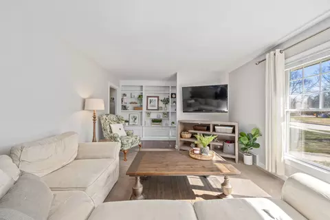 Living - 719 E Willow Ave, Wheaton, IL 60187 photo 1 of 5