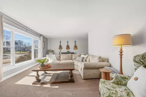 Living - 719 E Willow Ave, Wheaton, IL 60187 photo 2 of 5