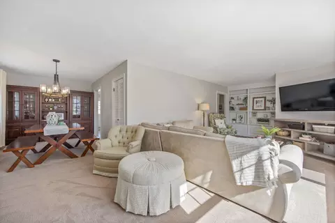 Living - 719 E Willow Ave, Wheaton, IL 60187 photo 4 of 5