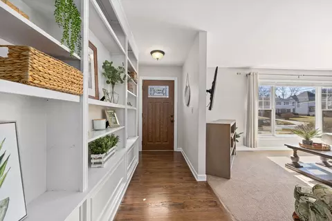 Entry Way - 719 E Willow Ave, Wheaton, IL 60187 photo 1 of 1