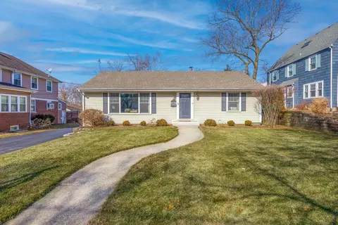 Exterior - 719 E Willow Ave, Wheaton, IL 60187 photo 2 of 7
