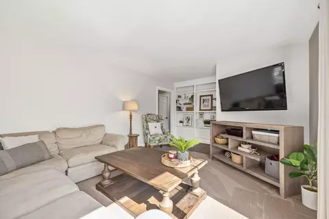 Living - 719 E Willow Ave, Wheaton, IL 60187 photo 3 of 5
