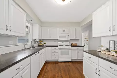 Kitchen - 719 E Willow Ave, Wheaton, IL 60187 photo 2 of 3