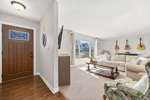Bedroom - 719 E Willow Ave, Wheaton, IL 60187 photo 1 of 7