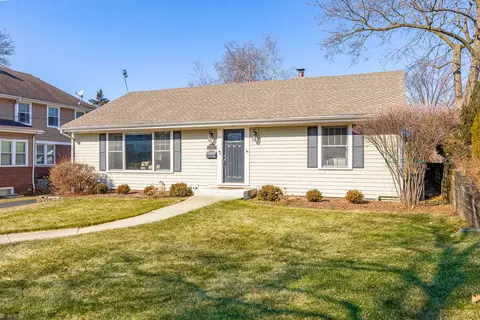 719 E Willow Ave, Wheaton, IL 60187