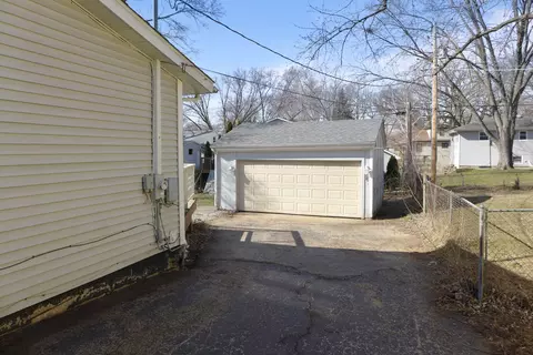 Exterior - 1911 Flower St, Mchenry, IL 60050 photo 3 of 5