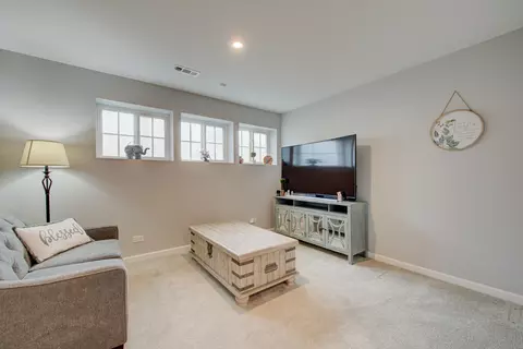 13 Nicholas Dr E, Des Plaines, IL 60016 photo 17