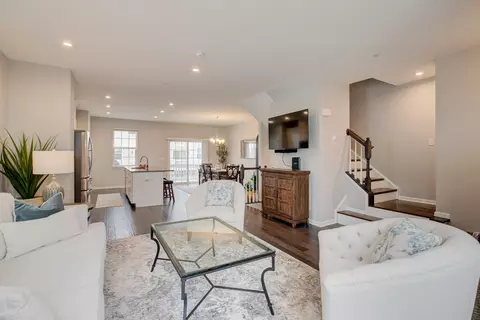 13 Nicholas Dr E, Des Plaines, IL 60016 photo 7