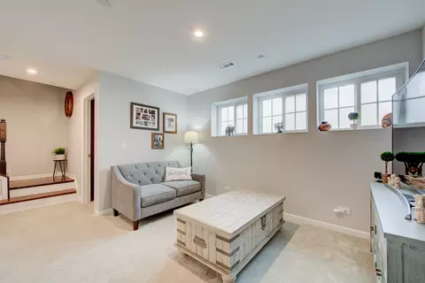 13 Nicholas Dr E, Des Plaines, IL 60016 photo 18