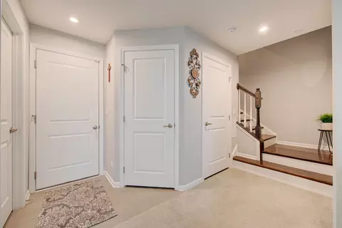 13 Nicholas Dr E, Des Plaines, IL 60016 photo 21