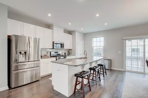 13 Nicholas Dr E, Des Plaines, IL 60016 photo 9