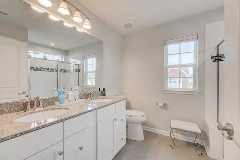 13 Nicholas Dr E, Des Plaines, IL 60016 photo 24