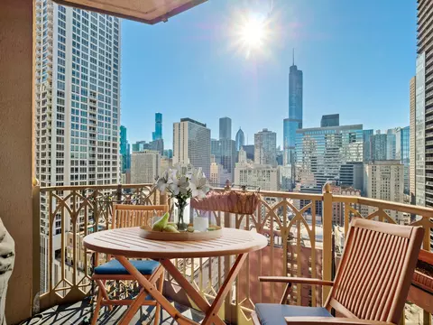 Exterior - 21 E Huron St #2302, Chicago, IL 60611 photo 3 of 12