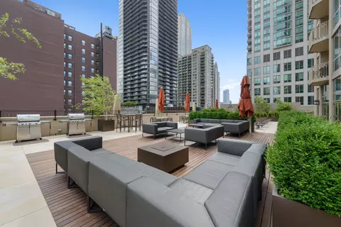 Exterior - 21 E Huron St #2302, Chicago, IL 60611 photo 5 of 12