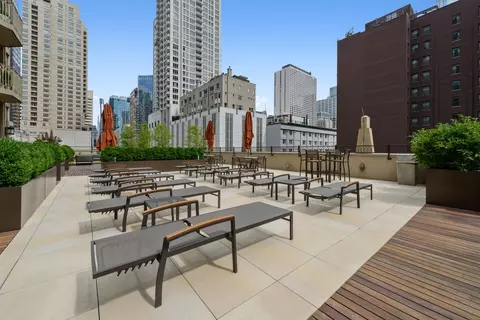 Exterior - 21 E Huron St #2302, Chicago, IL 60611 photo 7 of 12