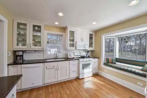 Kitchen - 515 E Prairie Ave, Wheaton, IL 60187 photo 2 of 3