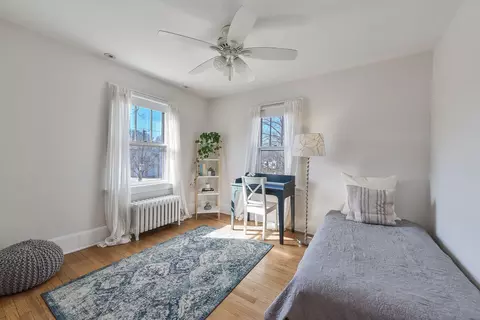 Bedroom - 515 E Prairie Ave, Wheaton, IL 60187 photo 2 of 3
